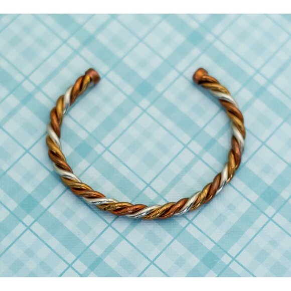 Vintage Elegant Twist Cuff Bracelet - 7 3/4 inch - L21 - Picture 1 of 3